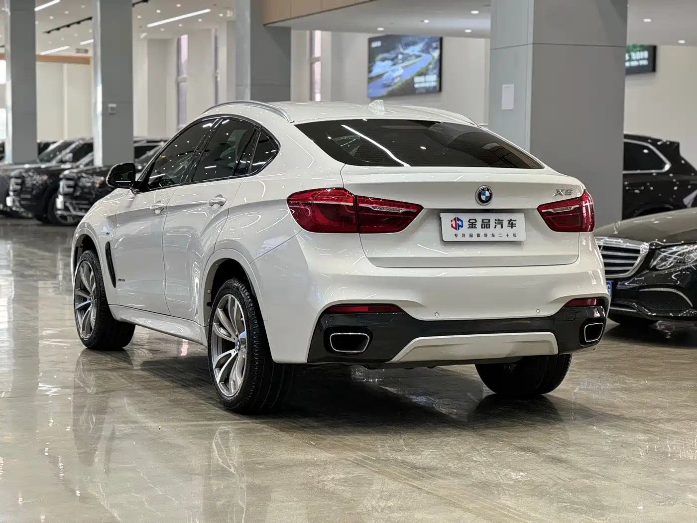 BMW X6 2015 xDrive50i M Sport фото 6