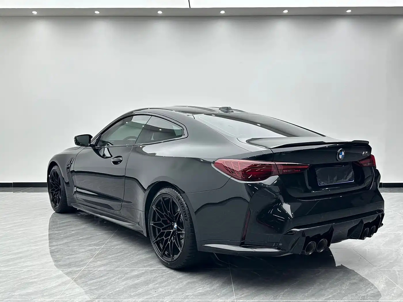 BMW M4 2024 BMW M4 Coupe M xDrive Competition фото 4