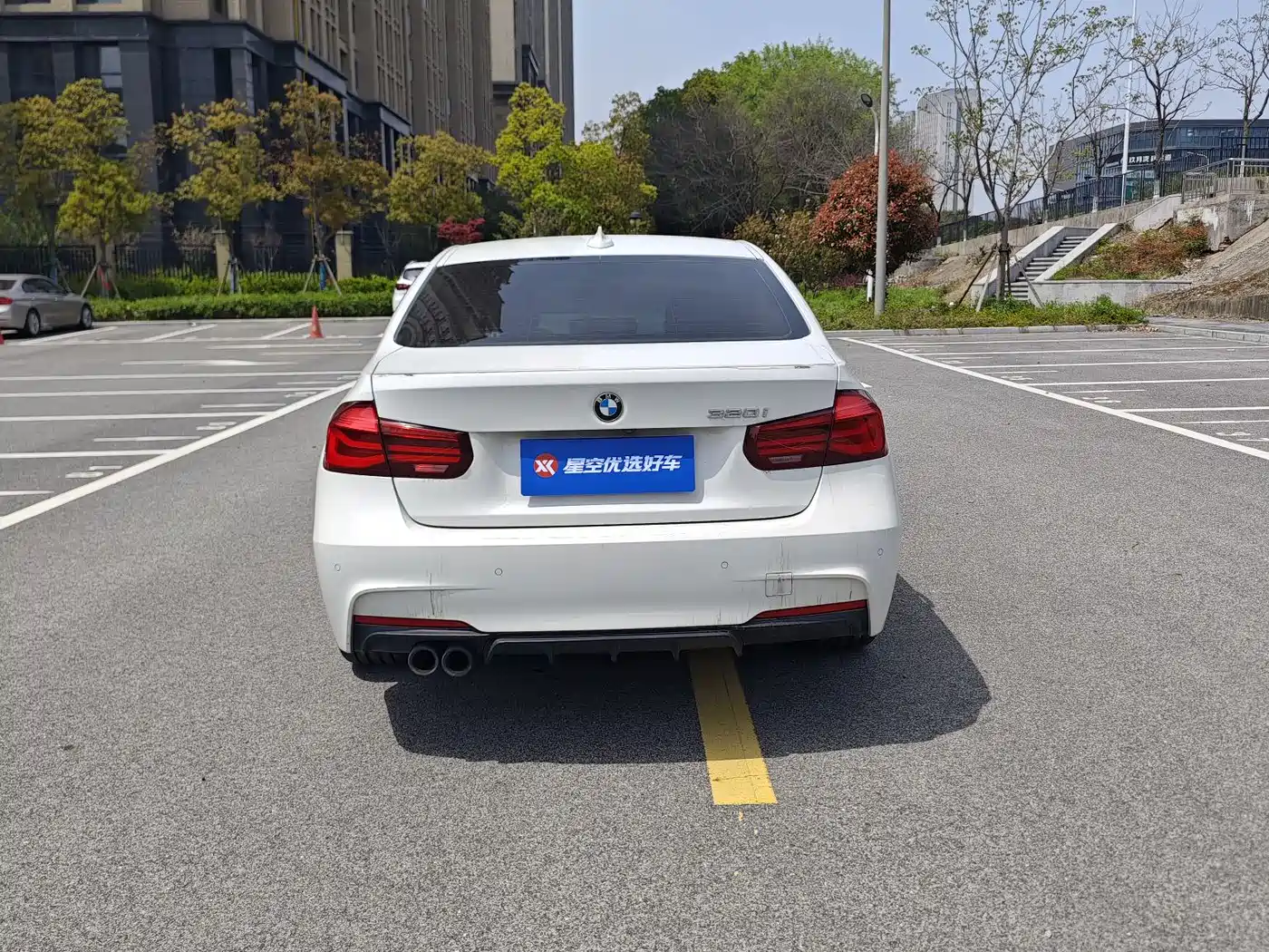 BMW 3 Series 2019 320i M Sport Black Night Edition фото 15
