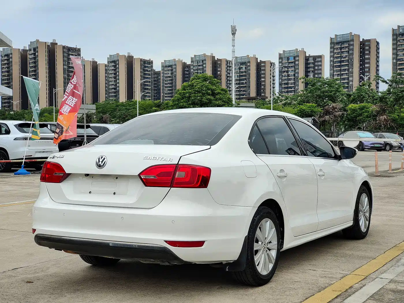 Volkswagen Sagitar 2014 1.6L Automatic Comfort фото 7