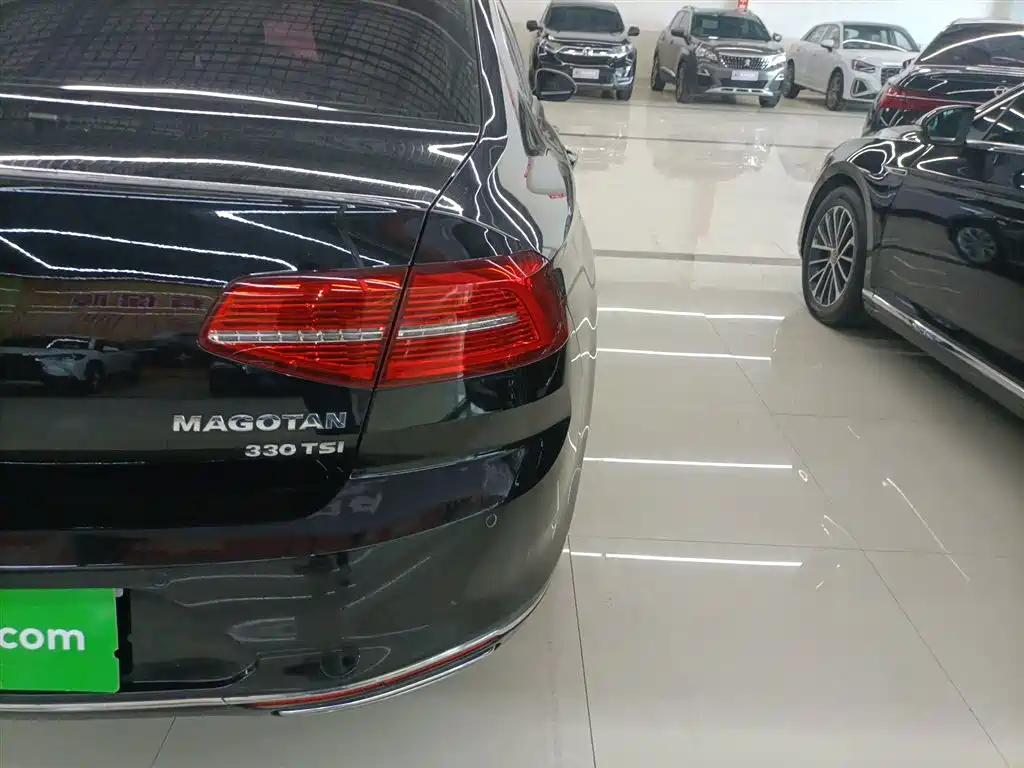 Volkswagen Magotan 2018 Facelift 330TSI DSG Luxury фото 8