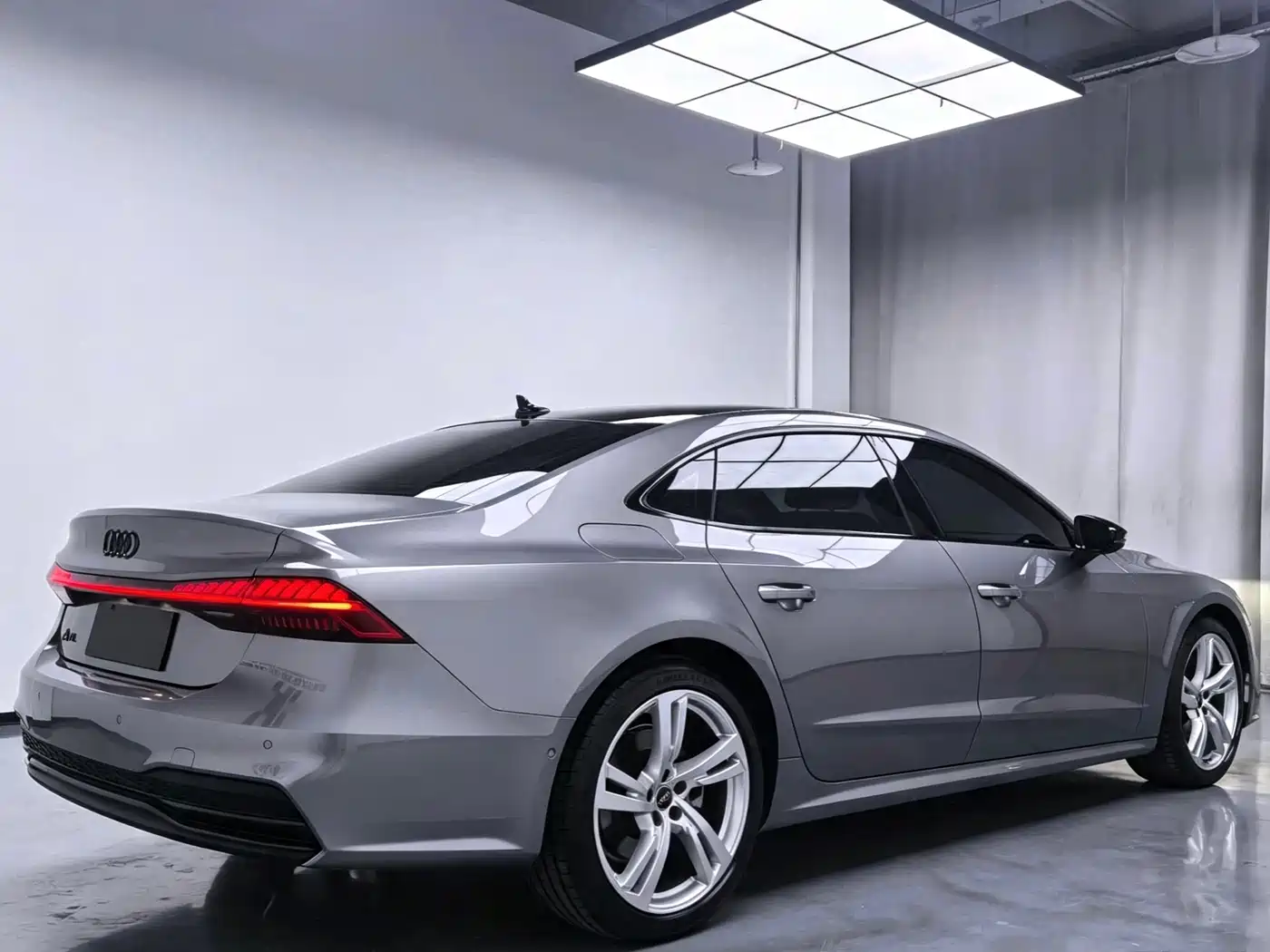 Фото 13 - Audi A7L