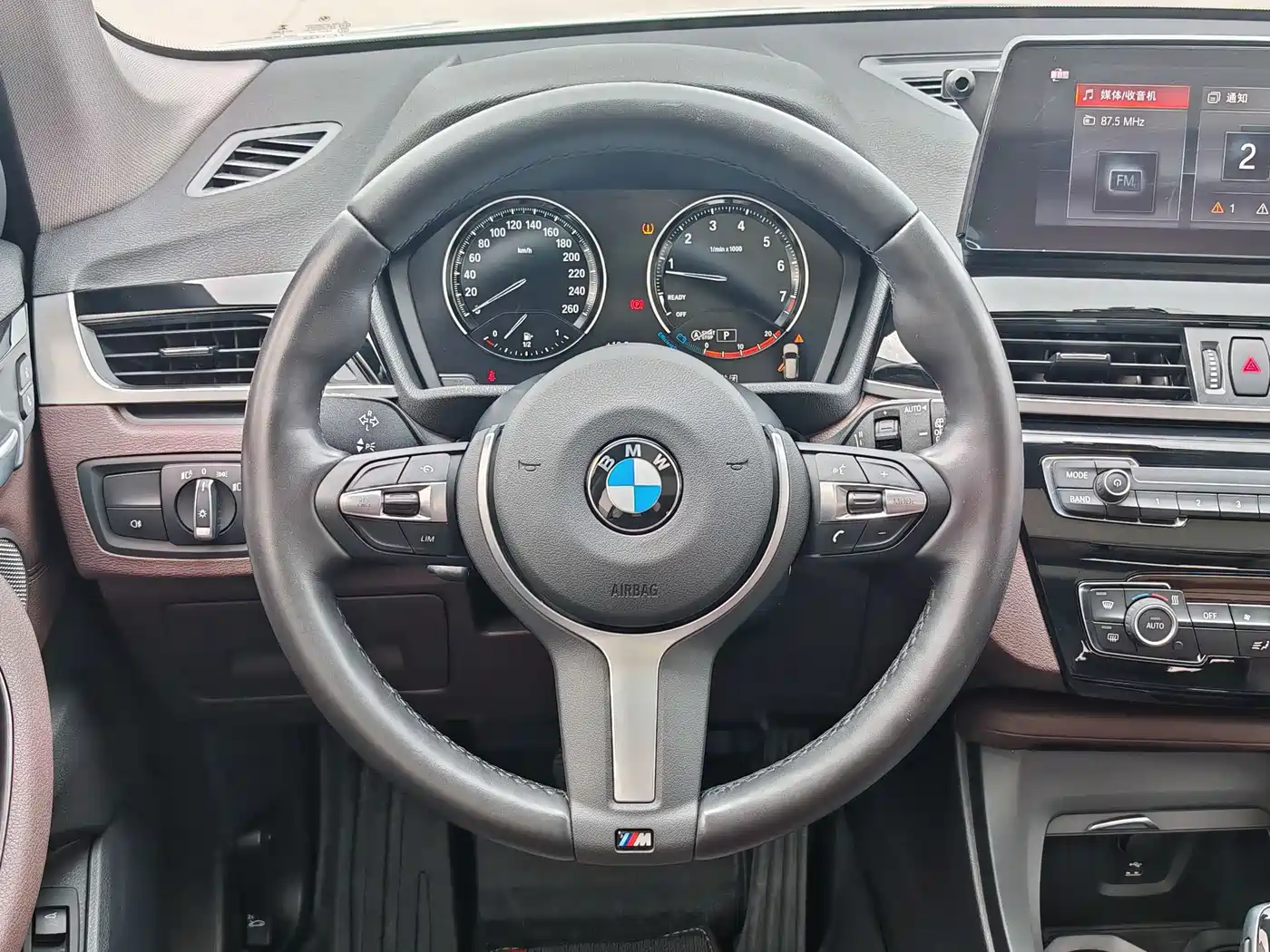 BMW X1 2022 sDrive25Li Leading фото 26