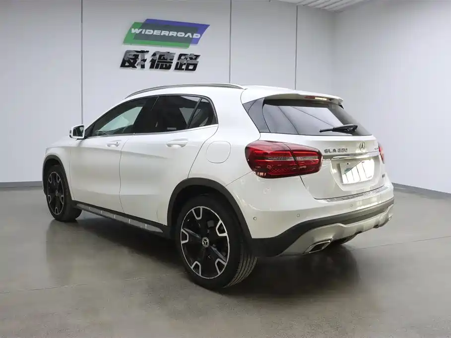 Mercedes-Benz GLA 2017 GLA 220 4MATIC Fashion фото 4