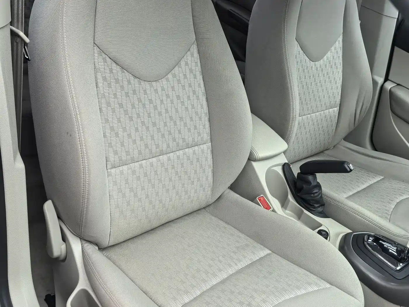 Peugeot 408 2011 2.0L Automatic Comfort Edition фото 6