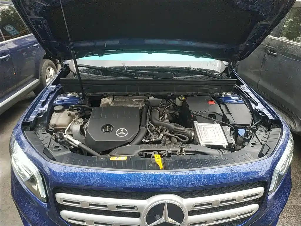MERCEDES-BENZ GLB