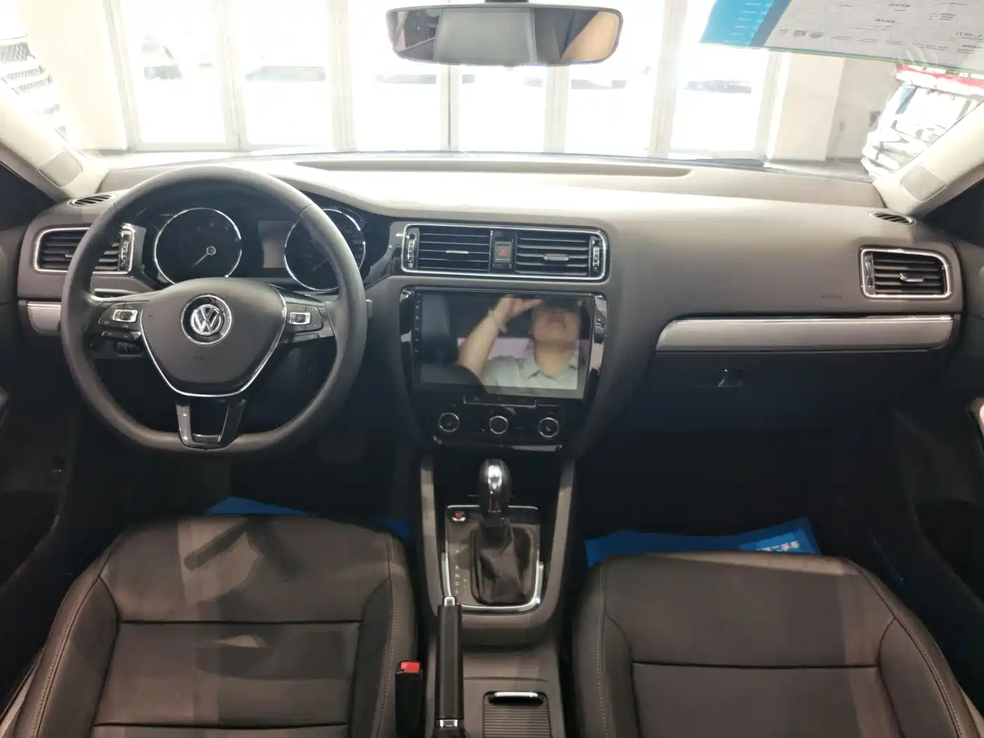 Volkswagen Sagitar 2018 1.6L Automatic Comfort фото 7