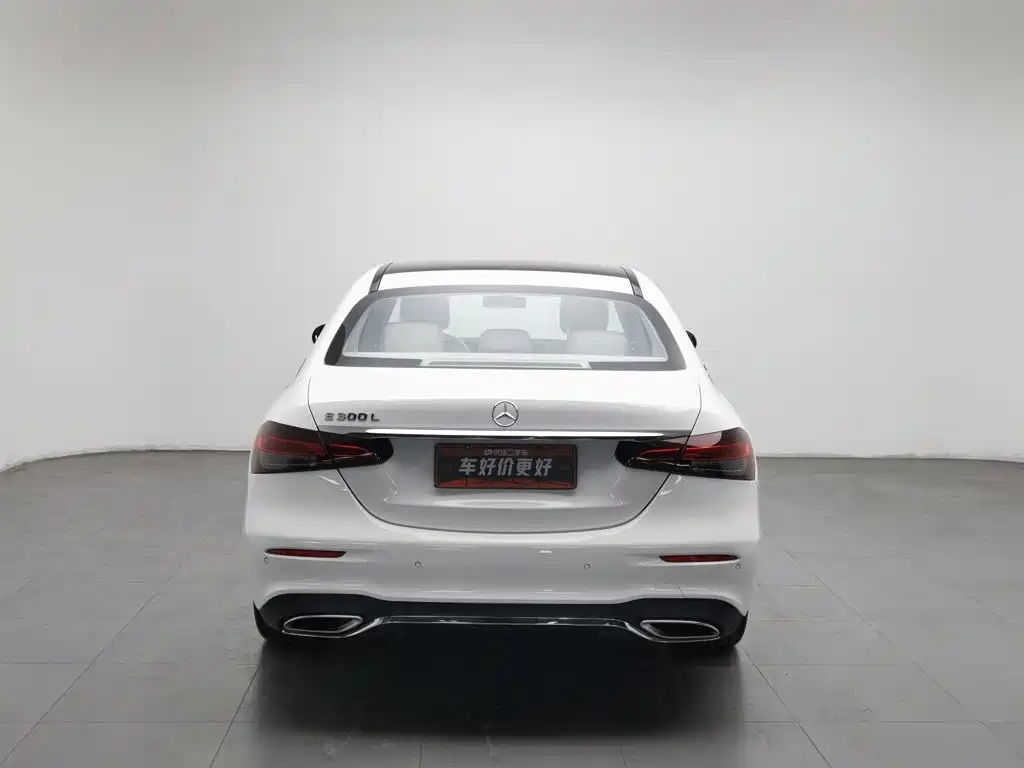 Фото 4 - Mercedes-Benz E-Class