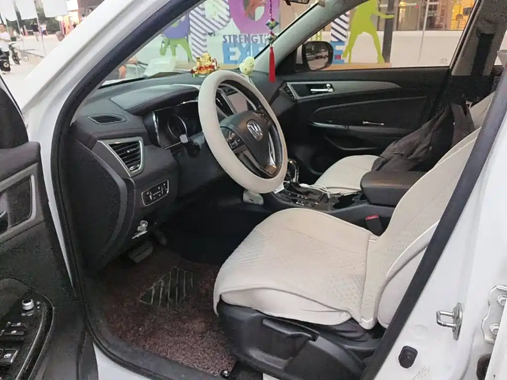 Photo 8 - Changan CS75