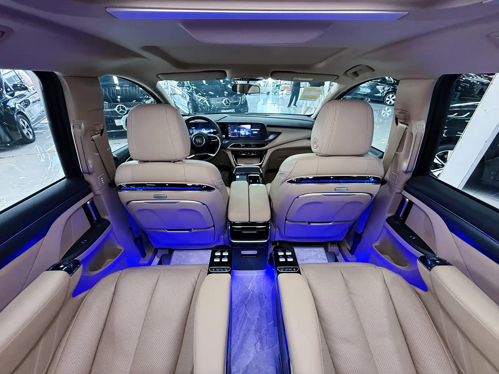 Фото 11 - Buick GL8