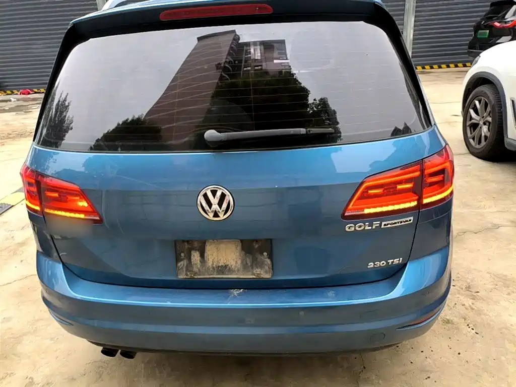 Volkswagen Golf Sportsvan 2016 230TSI Automatic Progressive фото 6
