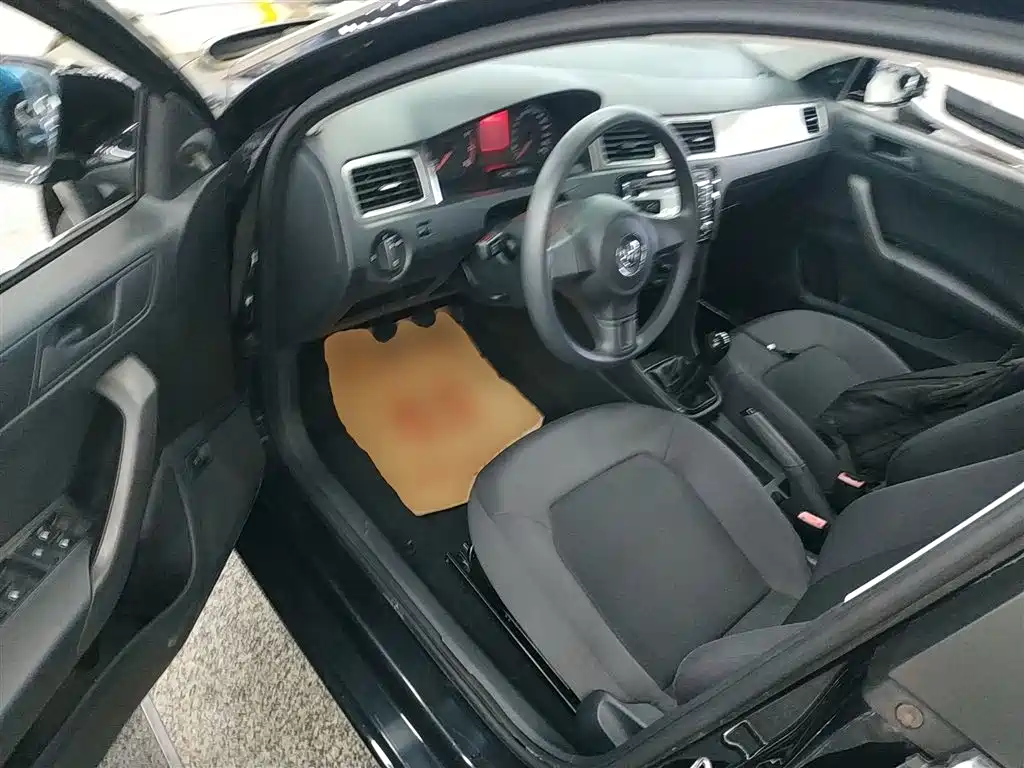 Volkswagen Santana 2015 1.6L Manual Trend Edition фото 11