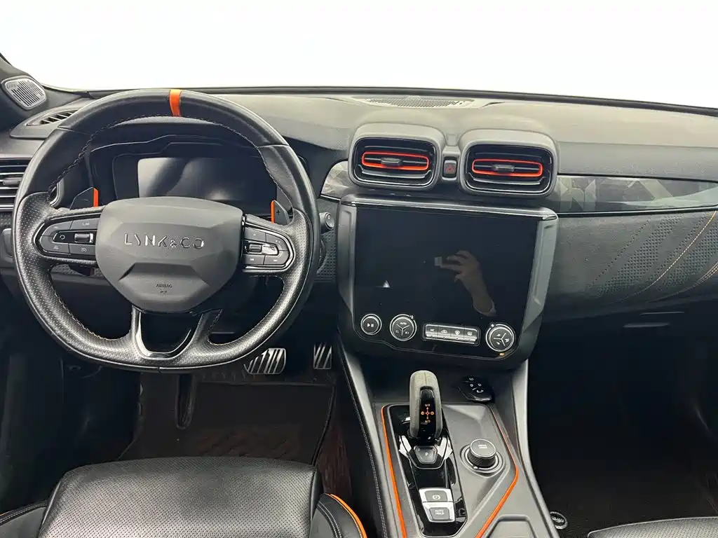 Lynk & Co 02 Hatchback 2021 2.0TD Halo фото 7
