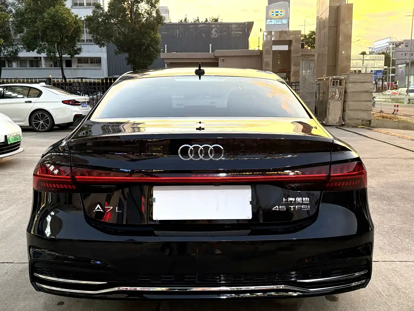 Photo 5 - Audi A7L