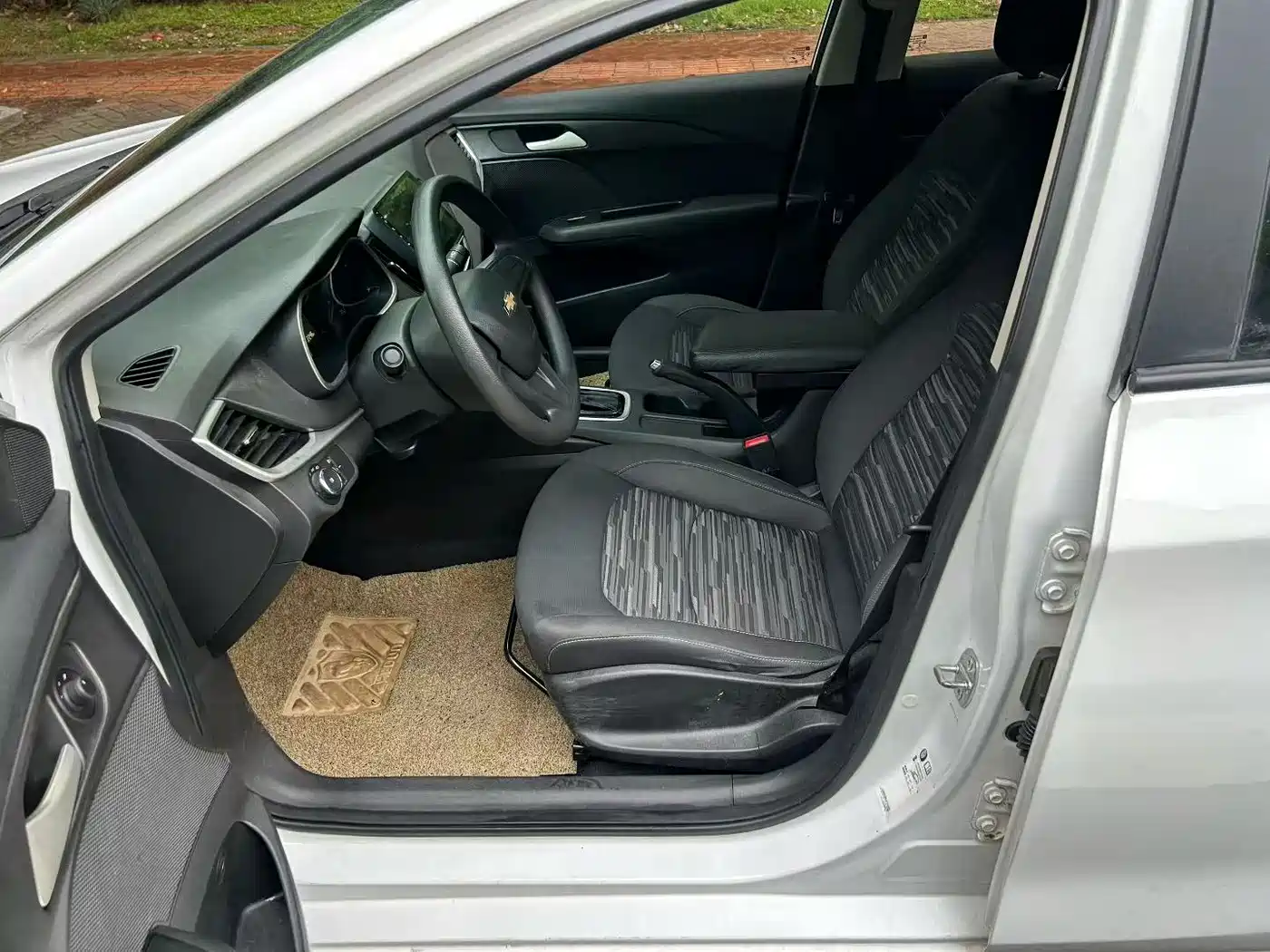 Chevrolet Cavalier 2018 320 Auto Enjoy Sunroof Edition фото 8