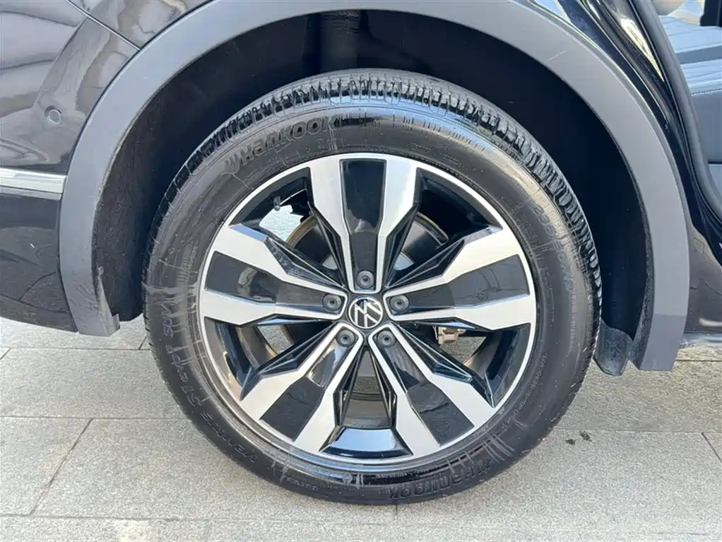 Volkswagen Tiguan L 2025 330TSI Automatic 2WD R-Line Dragon Glory Edition фото 13