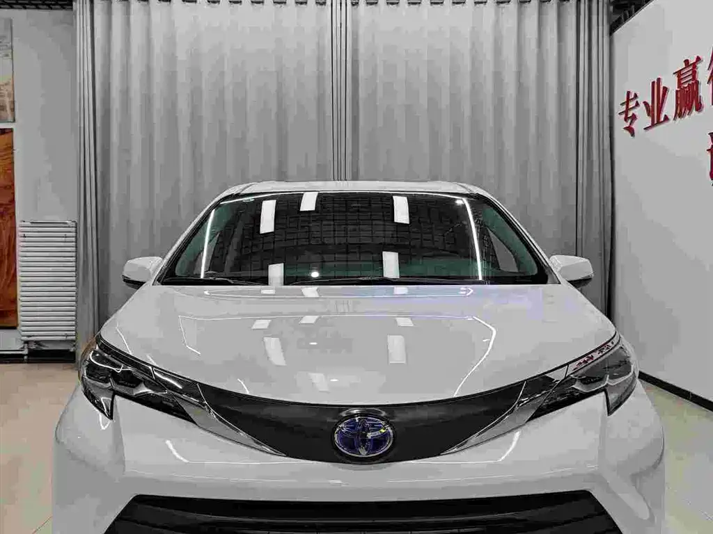 Toyota Sienna 2021 2.5L Hybrid Comfort Edition фото 2
