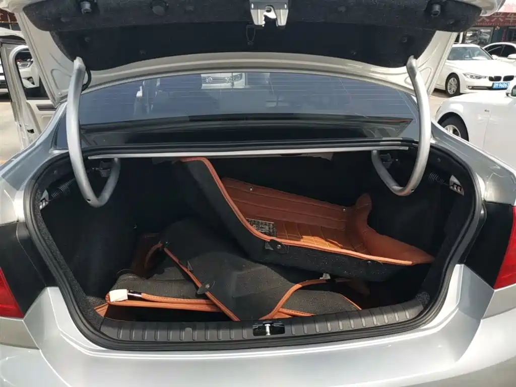 Volkswagen Bora 2014 1.6L Automatic Fashion Edition фото 19