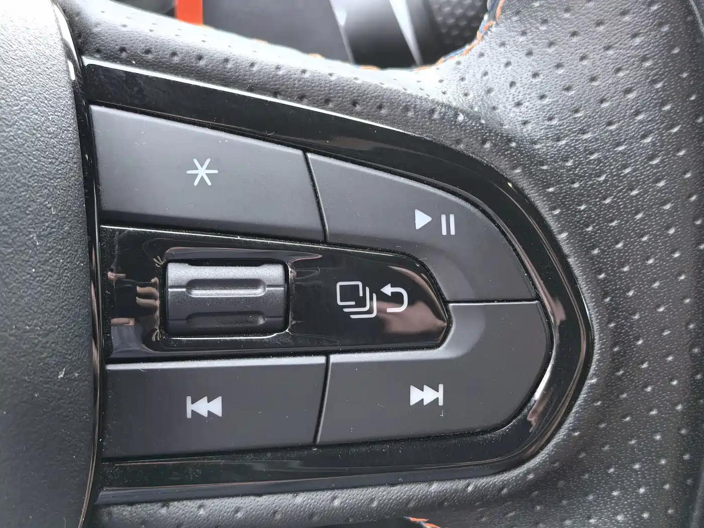 Lynk & Co 02 Hatchback 2022 2021 2.0TD Halo Driving Control Package Edition