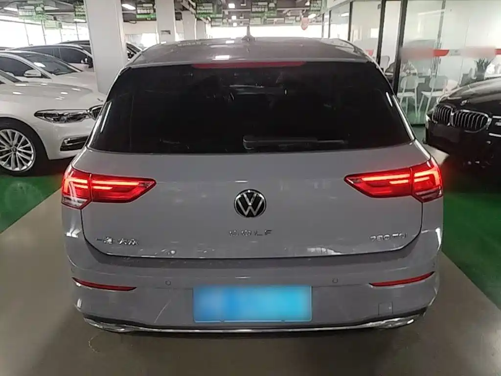 VOLKSWAGEN GOLF