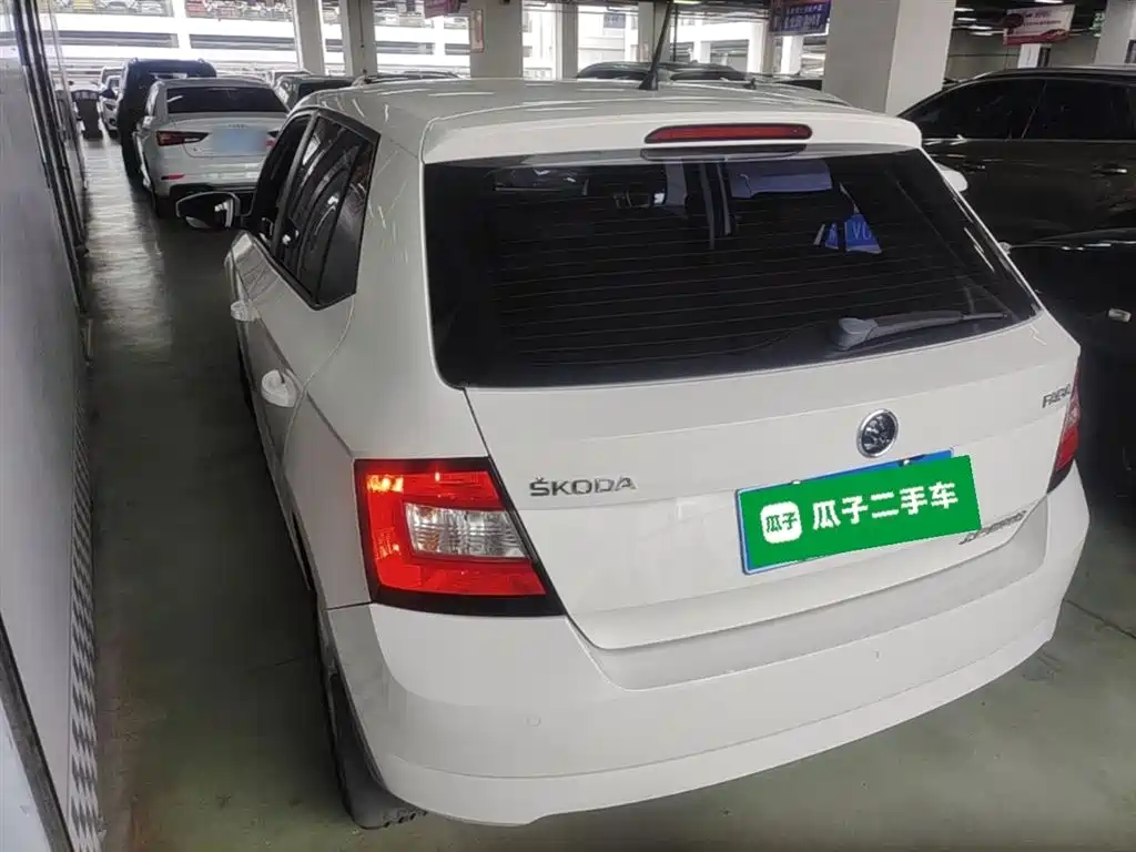 Škoda Fabia 2017 1.4L Auto Car Enjoy Edition фото 5