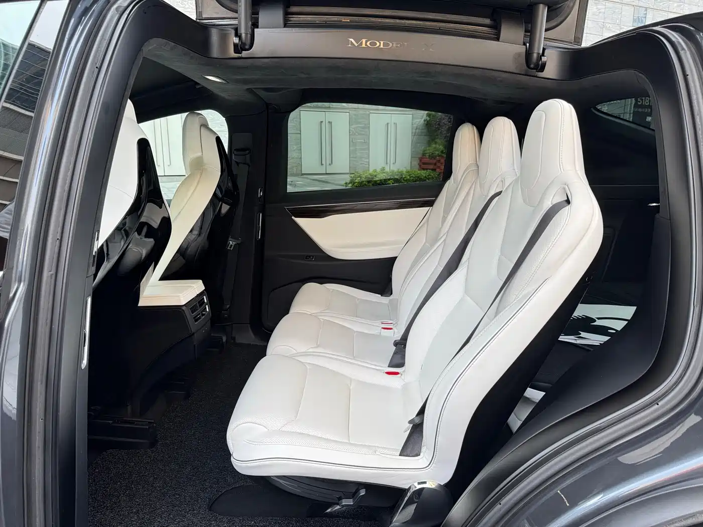 TESLA MODEL X