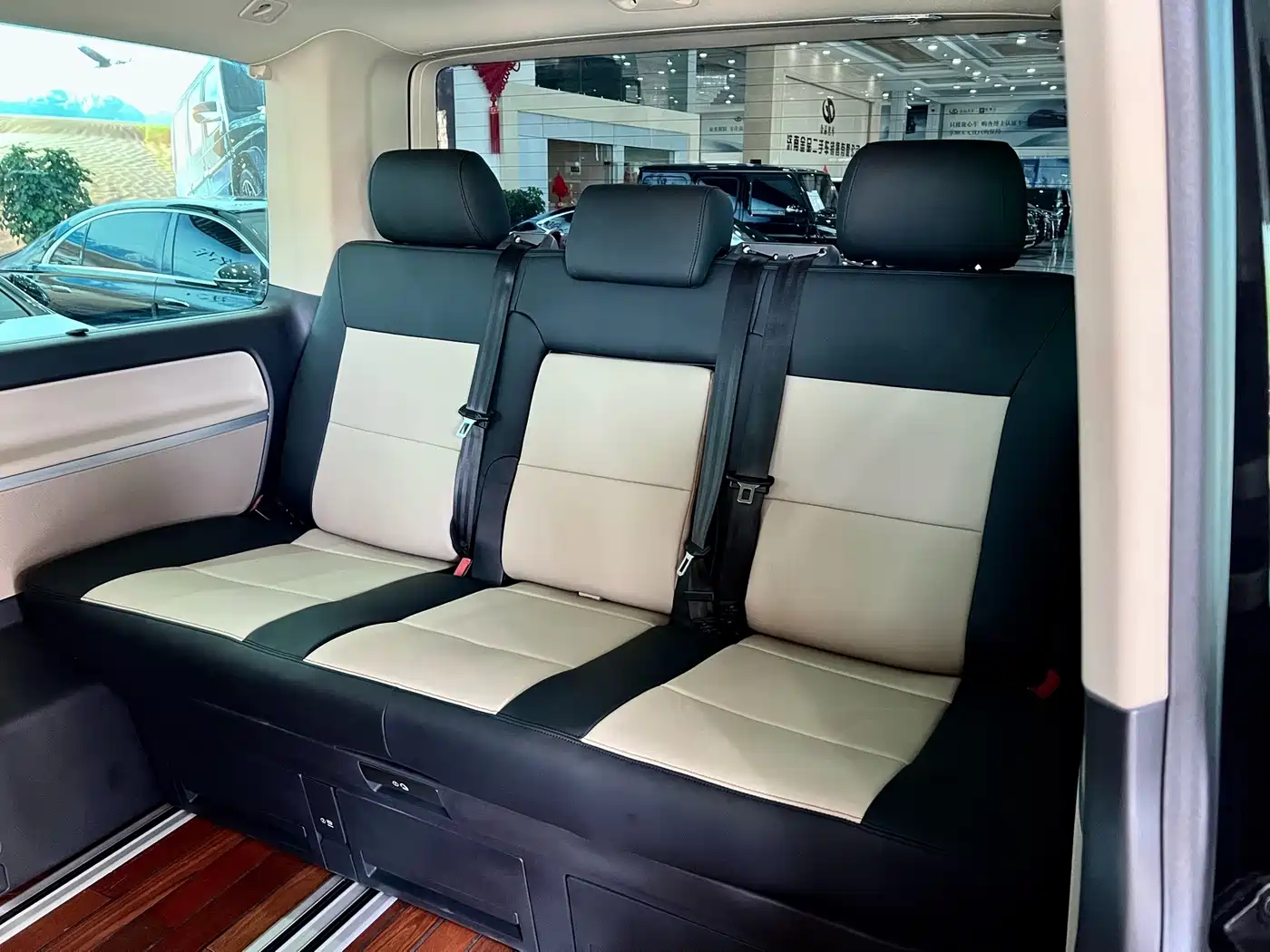 Volkswagen Multivan 2017 2016 2.0TSI AWD Premium 6-Seater