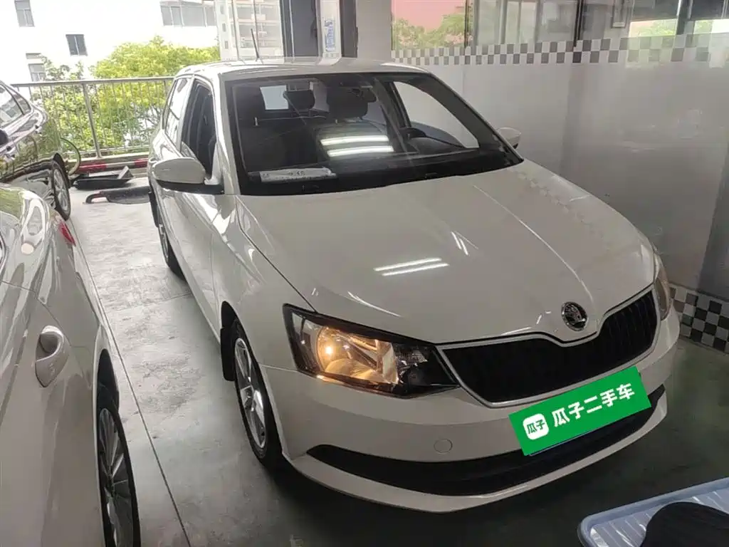 Škoda Fabia 2017 1.4L Auto Car Enjoy Edition фото 4
