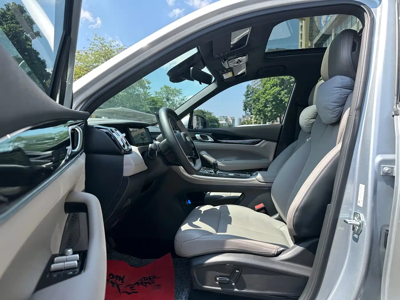 Фото 7 - Geely Boyue L