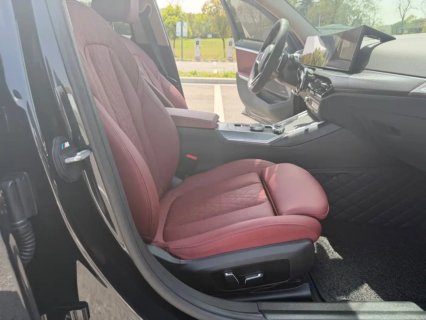 BMW 3 Series 2025 330Li M Sport Night Edition фото 15