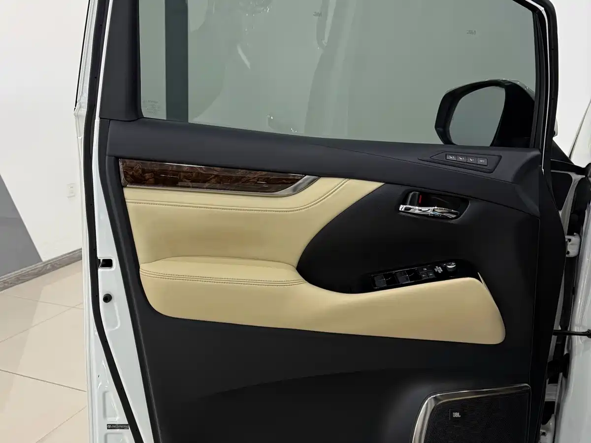 Toyota Alphard 2021 Hybrid 2.5L Luxury фото 24