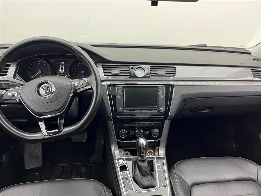 Volkswagen Passat 2017 330TSI DSG Prestige фото 7