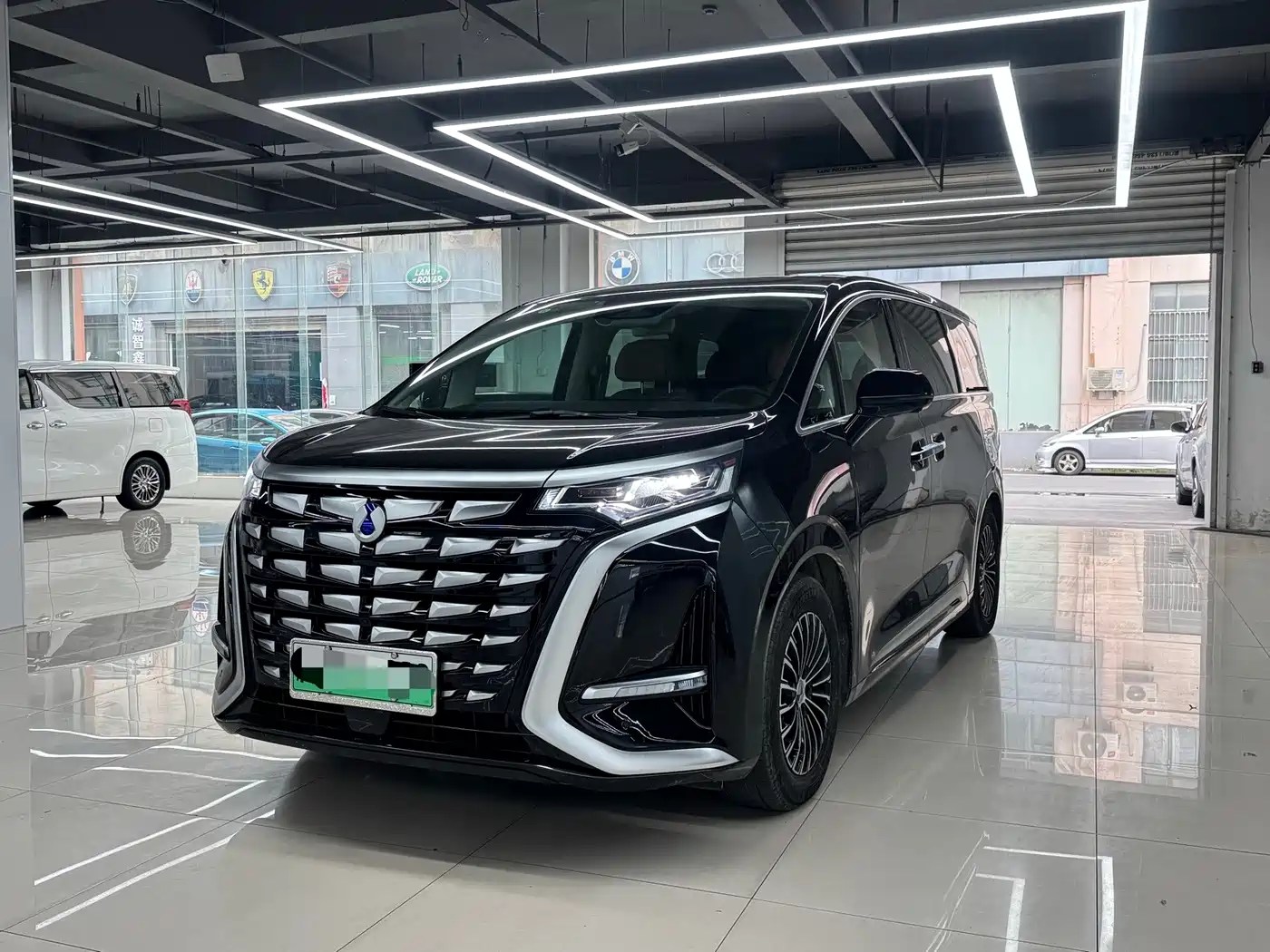 Denza D9 2026 2024 DM-i 980 AWD Premium