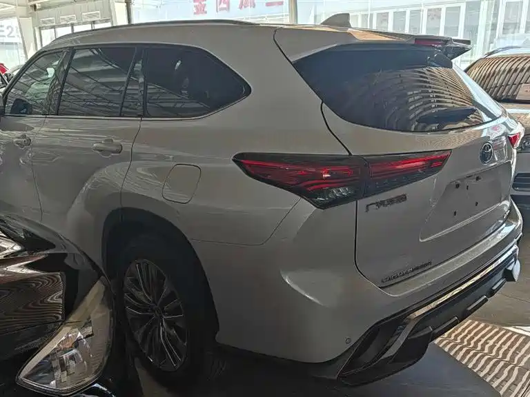 TOYOTA HIGHLANDER