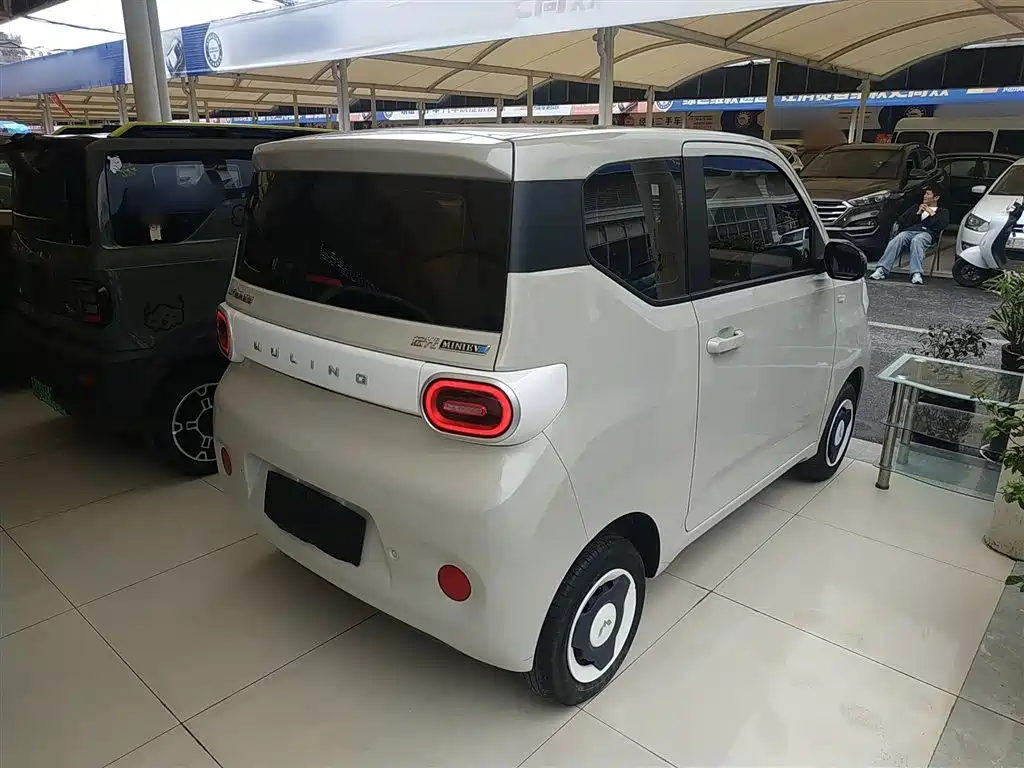 WULING AUTOMOBILE HONGGUANG MINIEV