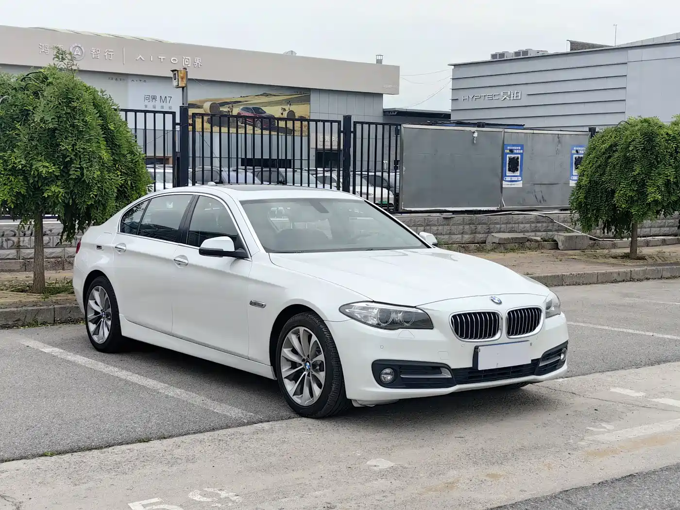 BMW 5 Series 2017 525Li Leading Edition фото 3