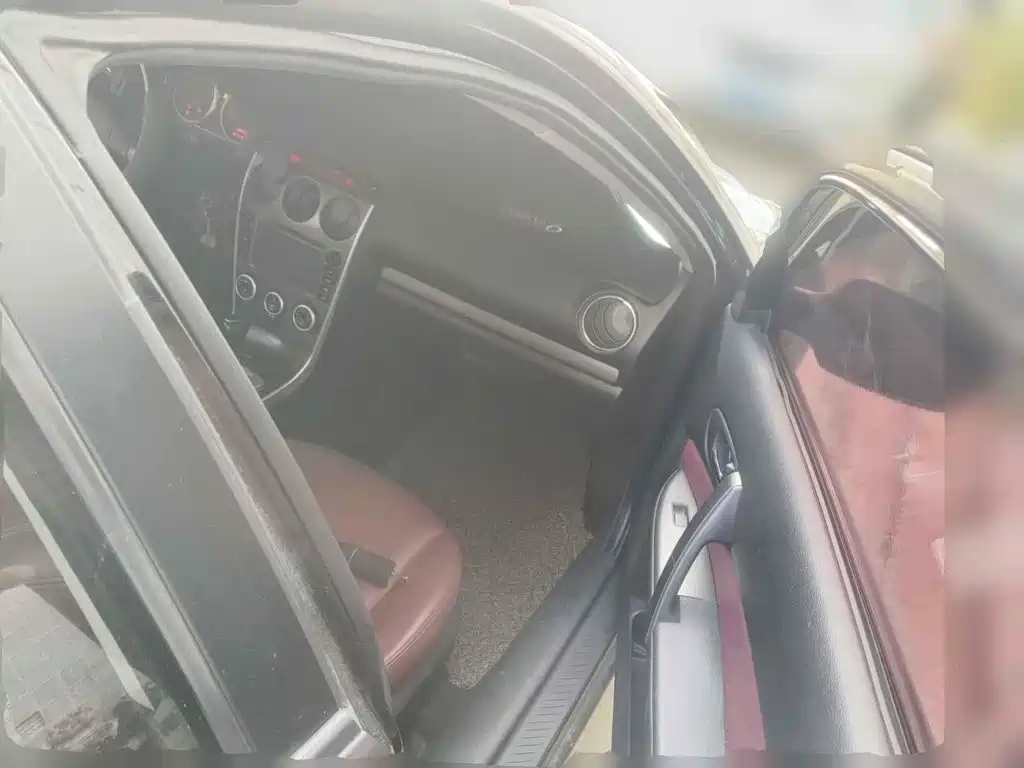 Photo 10 - Mazda 6