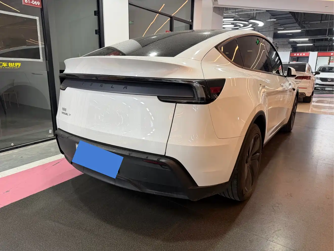 TESLA MODEL Y