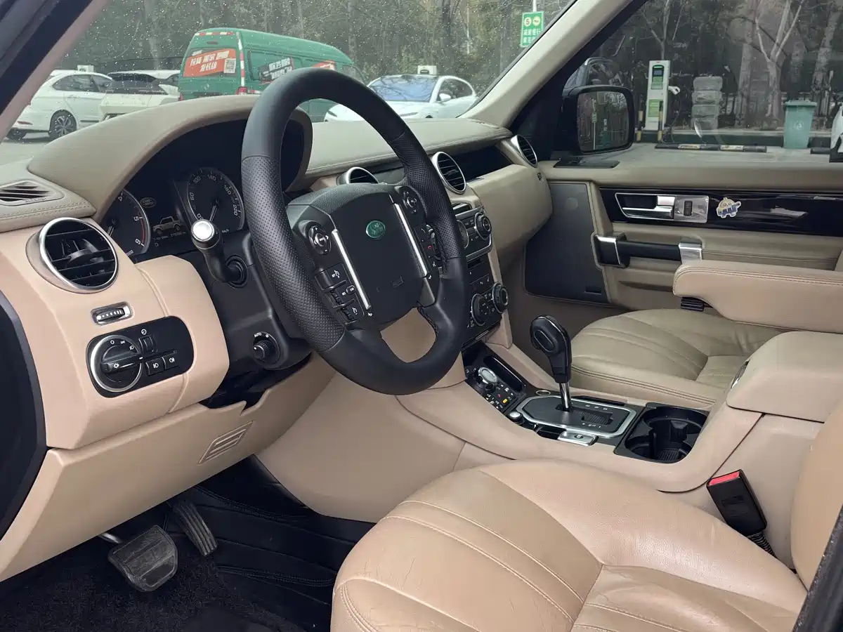 Land Rover Discovery 2013 3.0 SDV6 HSE Diesel фото 13