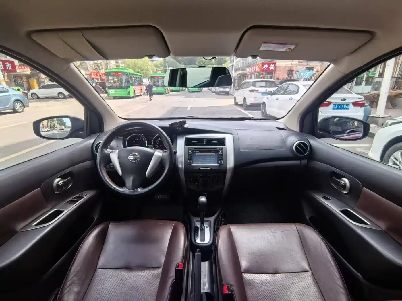 Nissan Livina 2015 2013 Sporty 1.6XV CVT Luxury