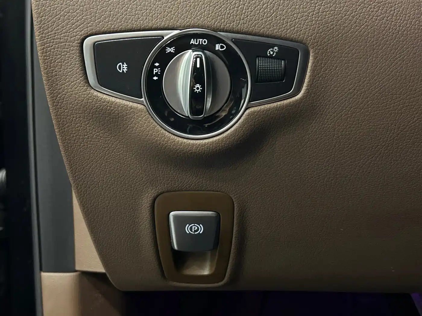 Mercedes-Benz E-Class 2019 E 260 L фото 16