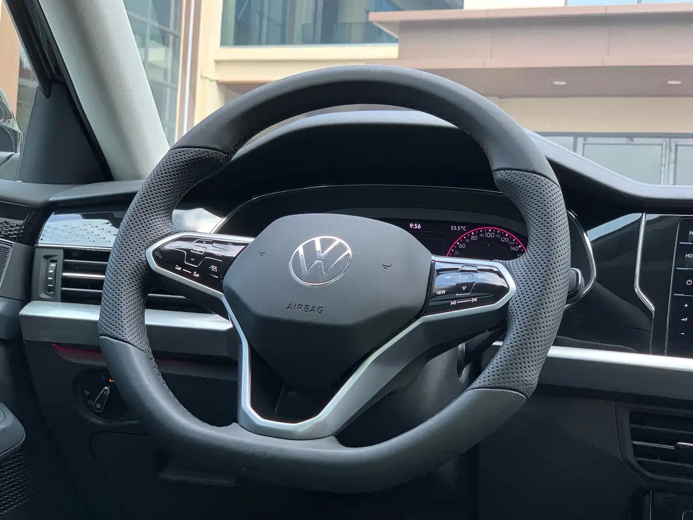Volkswagen Passat 2023 330TSI Starlight Luxury Edition фото 19