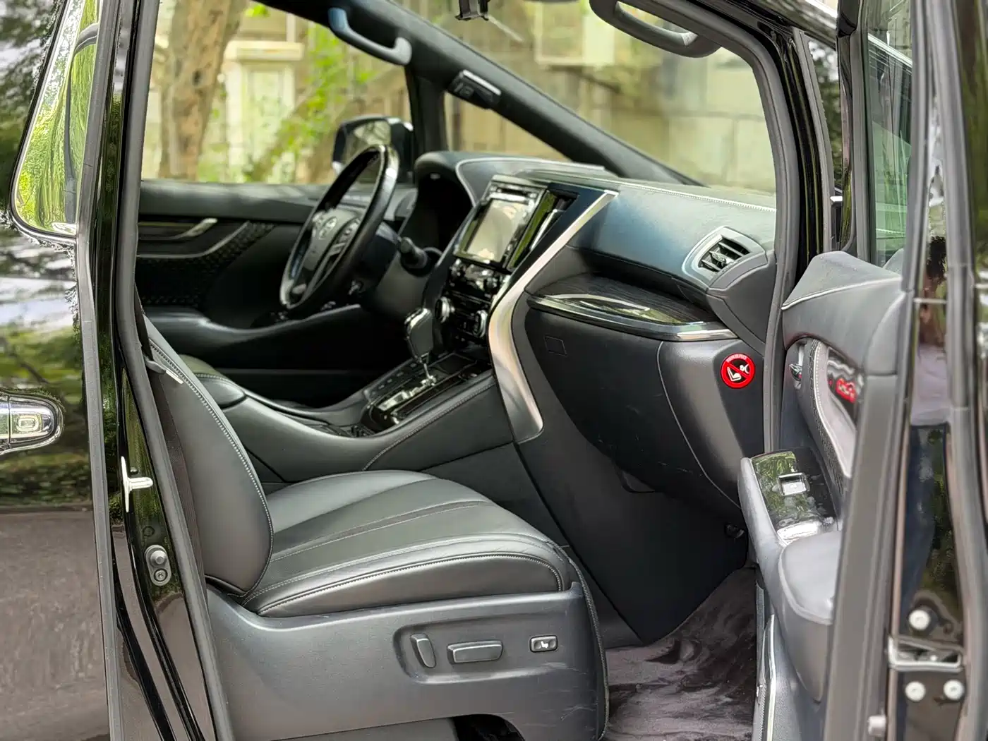 Toyota Vellfire 2020 Twin Engine 2.5L HV Luxury Edition фото 17