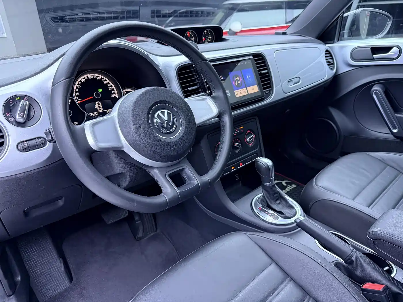 Volkswagen Beetle 2013 1.4TSI Comfort фото 21