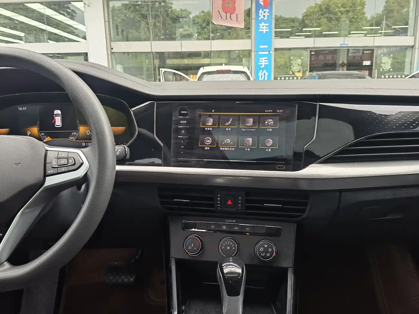 Volkswagen Passat 2024 280TSI Elite Edition фото 13