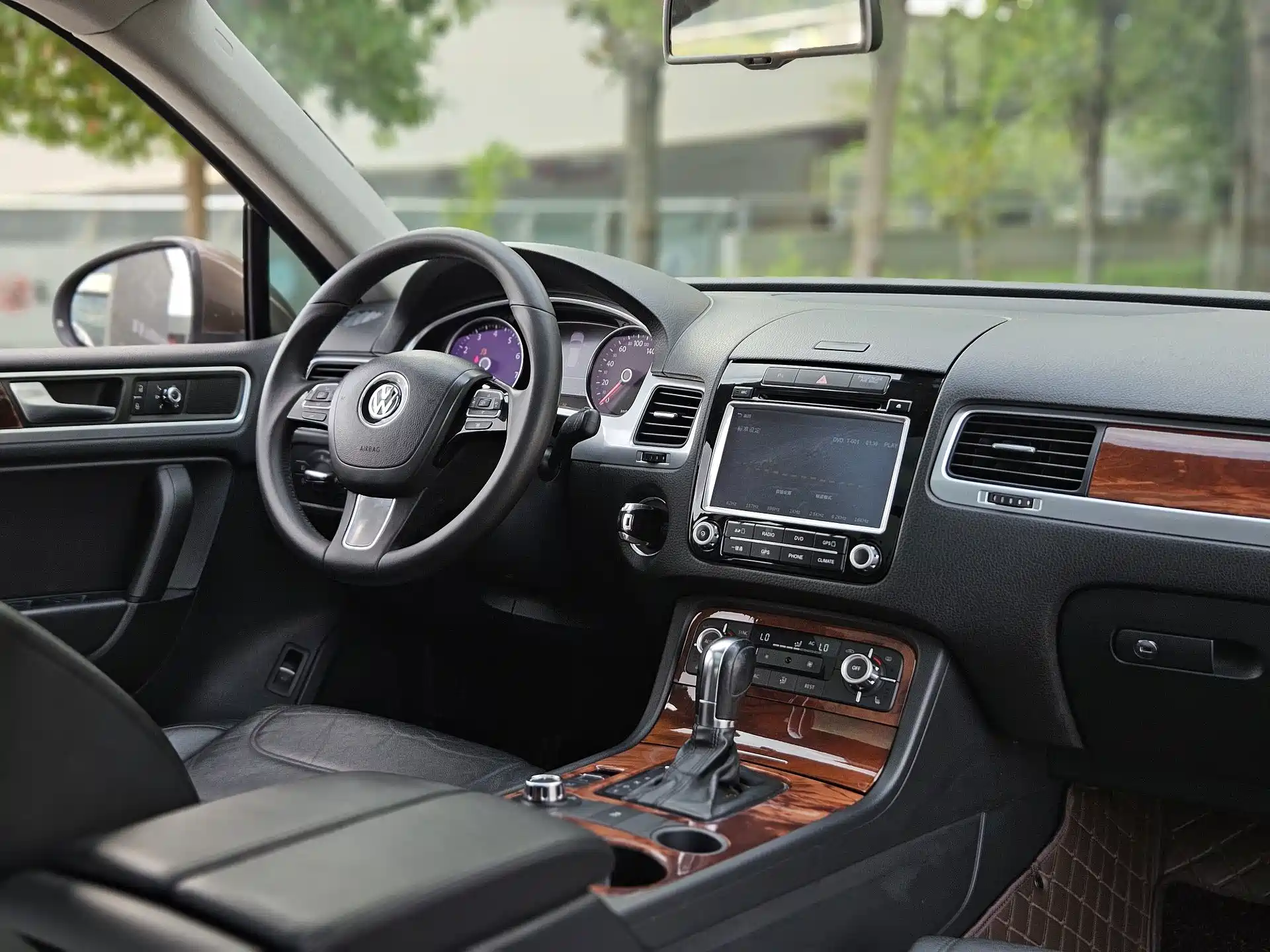 Фото 23 - Volkswagen Touareg