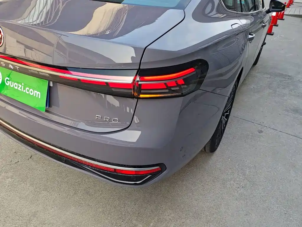 Фото 8 - Volkswagen Passat