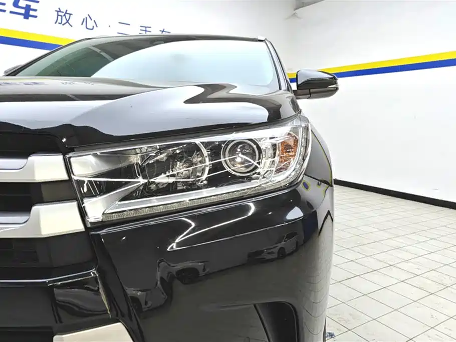 TOYOTA HIGHLANDER