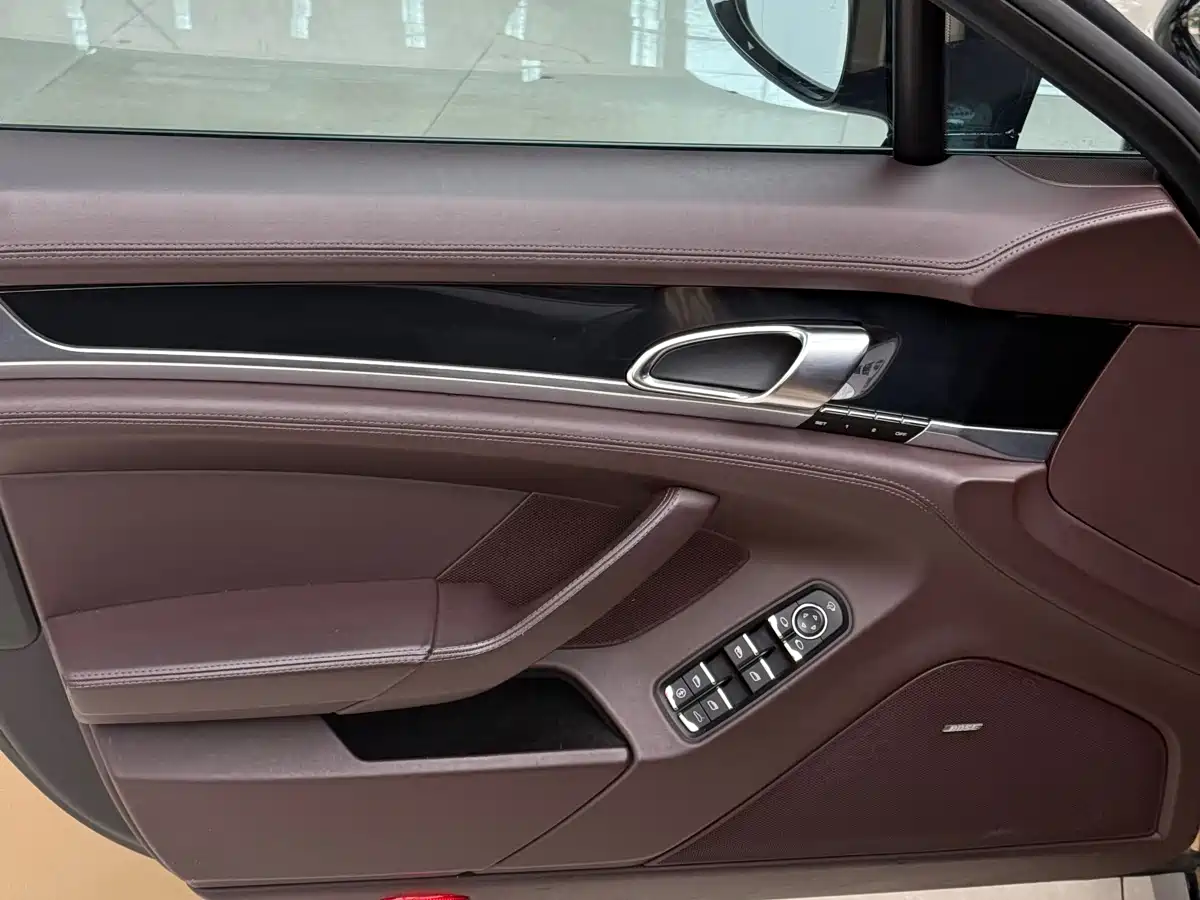 Porsche Panamera 2010 Panamera 4 3.6L фото 11