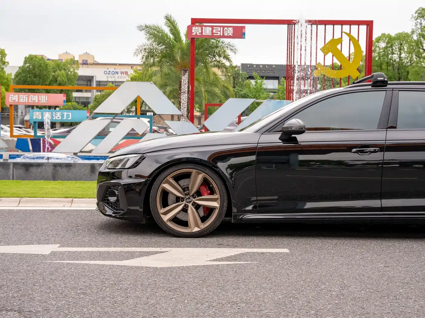Audi RS 4 2023 Model RS4 Avant Dark Gold Edition фото 11